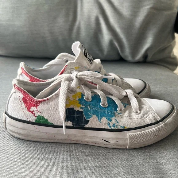 Kids Chuck Taylors - Picture 5 of 8